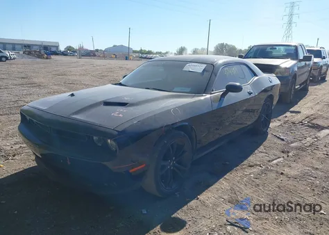 2017 Dodge Challenger Sxt z USA, uszkodzony, nr VIN 2C3CDZAG7HH554956